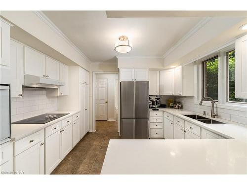 1170 Centre Street, Fenwick, ON - Indoor Photo Showing Kitchen With Double Sink With Upgraded Kitchen