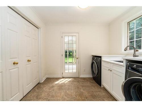 1170 Centre Street, Fenwick, ON - Indoor Photo Showing Laundry Room