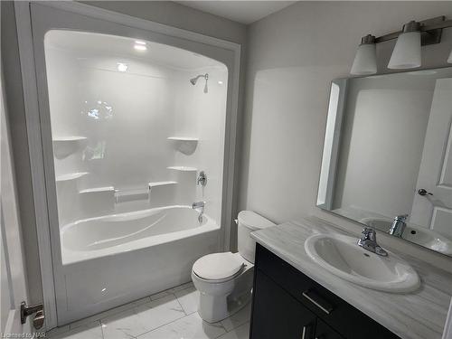 136 Hodgkins Avenue, Thorold, ON - Indoor Photo Showing Bathroom