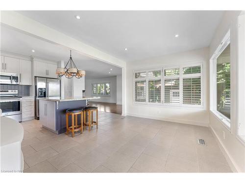 111 Riverdale Drive, St. Catharines, ON - Indoor Photo Showing Kitchen With Upgraded Kitchen