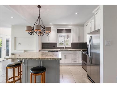 111 Riverdale Drive, St. Catharines, ON - Indoor Photo Showing Kitchen With Upgraded Kitchen