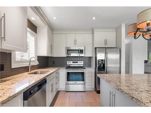 111 Riverdale Drive, St. Catharines, ON - Indoor Photo Showing Kitchen With Upgraded Kitchen