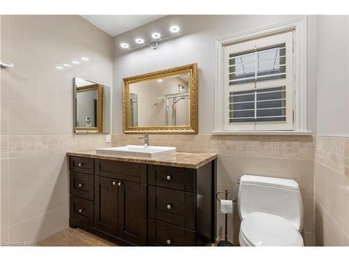 111 Riverdale Drive, St. Catharines, ON - Indoor Photo Showing Bathroom