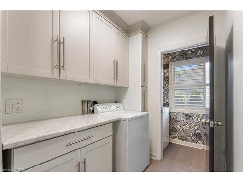 111 Riverdale Drive, St. Catharines, ON - Indoor Photo Showing Laundry Room