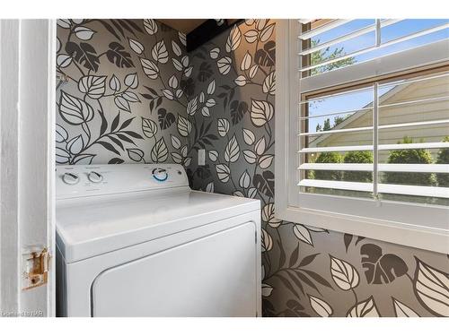 111 Riverdale Drive, St. Catharines, ON - Indoor Photo Showing Laundry Room