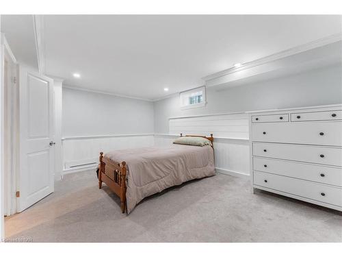 111 Riverdale Drive, St. Catharines, ON - Indoor Photo Showing Bedroom