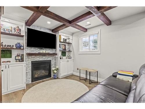 5 Loyalist Court, Niagara-On-The-Lake, ON - Indoor Photo Showing Living Room With Fireplace