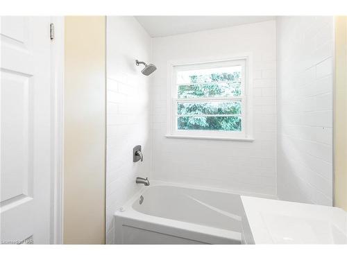 169 Scholfield Avenue, Port Colborne, ON - Indoor Photo Showing Bathroom