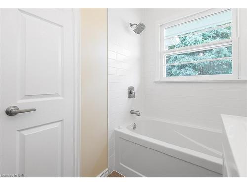 169 Scholfield Avenue, Port Colborne, ON - Indoor Photo Showing Bathroom