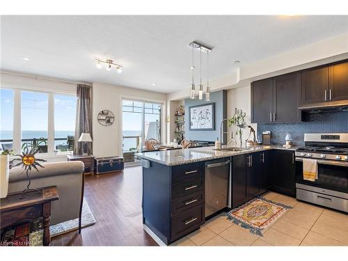 56 Waterview Lane, Grimsby, ON - Indoor Photo Showing Kitchen With Upgraded Kitchen