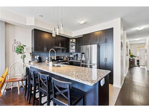 56 Waterview Lane, Grimsby, ON - Indoor Photo Showing Kitchen With Upgraded Kitchen