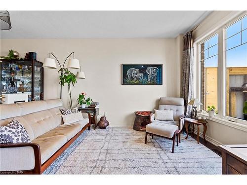 56 Waterview Lane, Grimsby, ON - Indoor Photo Showing Living Room