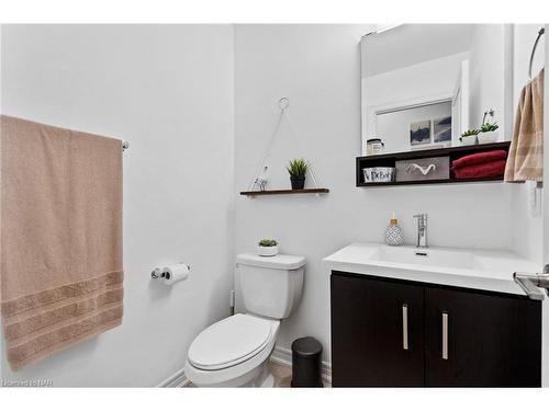 56 Waterview Lane, Grimsby, ON - Indoor Photo Showing Bathroom