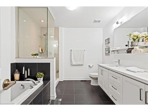 56 Waterview Lane, Grimsby, ON - Indoor Photo Showing Bathroom