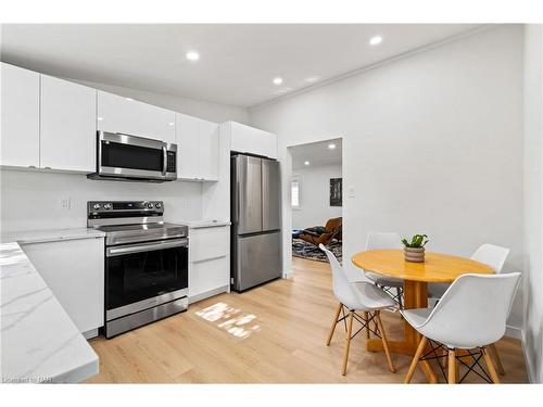 6763 Cooper Drive, Niagara Falls, ON - Indoor Photo Showing Kitchen With Stainless Steel Kitchen