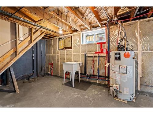 6763 Cooper Drive, Niagara Falls, ON - Indoor Photo Showing Basement