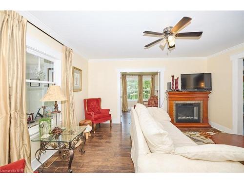 115 Elmwood Avenue, Crystal Beach, ON - Indoor Photo Showing Living Room With Fireplace