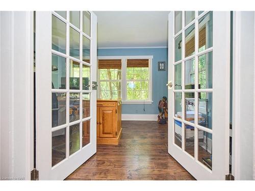 115 Elmwood Avenue, Crystal Beach, ON - Indoor Photo Showing Other Room