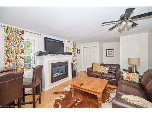 115 Elmwood Avenue, Crystal Beach, ON - Indoor Photo Showing Living Room With Fireplace