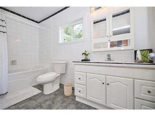 115 Elmwood Avenue, Crystal Beach, ON - Indoor Photo Showing Bathroom