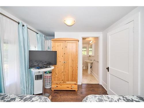 115 Elmwood Avenue, Crystal Beach, ON - Indoor Photo Showing Bedroom