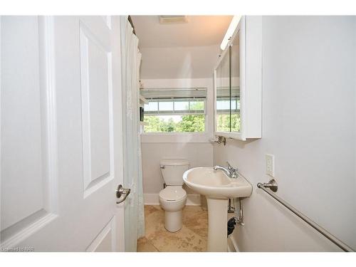 115 Elmwood Avenue, Crystal Beach, ON - Indoor Photo Showing Bathroom