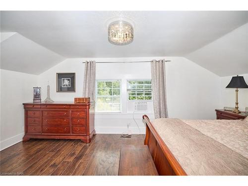 115 Elmwood Avenue, Crystal Beach, ON - Indoor Photo Showing Bedroom