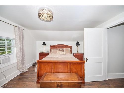 115 Elmwood Avenue, Crystal Beach, ON - Indoor Photo Showing Bedroom