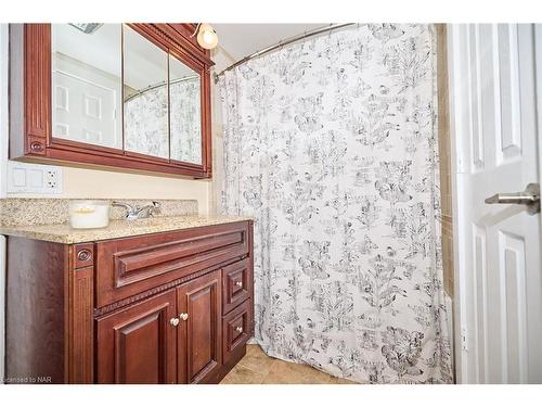 115 Elmwood Avenue, Crystal Beach, ON - Indoor Photo Showing Bathroom