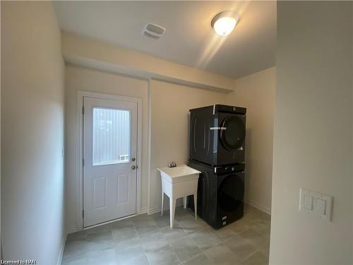 74 Oriole Crescent, Port Colborne, ON - Indoor Photo Showing Other Room