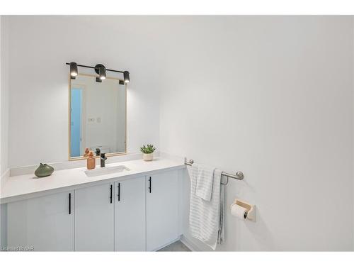 1 Pyramid Place, St. Catharines, ON - Indoor Photo Showing Bathroom