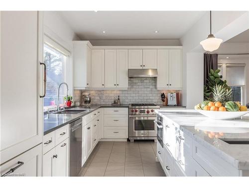 38 Hillcrest Avenue, St. Catharines, ON - Indoor Photo Showing Kitchen With Upgraded Kitchen