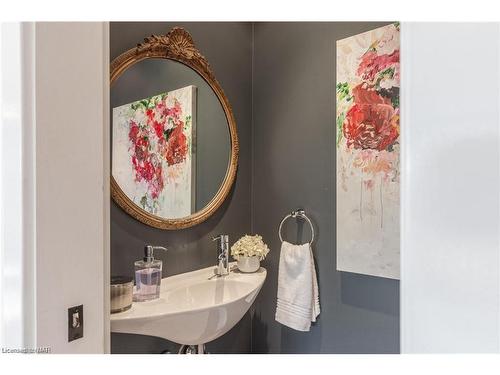 38 Hillcrest Avenue, St. Catharines, ON - Indoor Photo Showing Bathroom