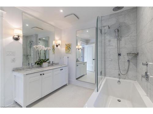 38 Hillcrest Avenue, St. Catharines, ON - Indoor Photo Showing Bathroom