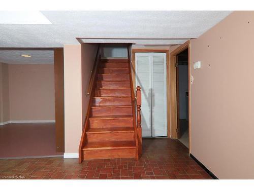5939 Swayze Drive, Niagara Falls, ON - Indoor Photo Showing Other Room