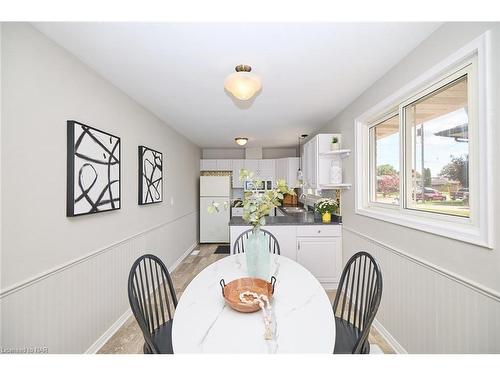 7405 Susan Crescent, Niagara Falls, ON - Indoor Photo Showing Dining Room