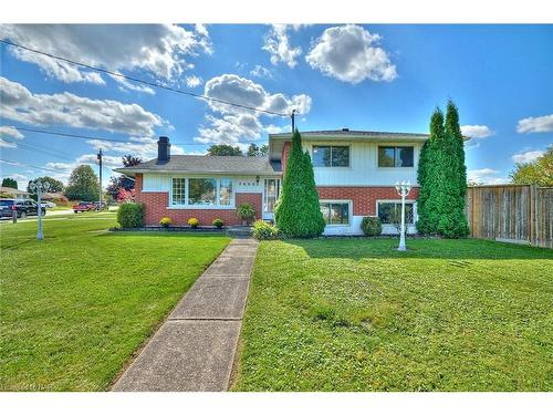 7405 Susan Crescent, Niagara Falls, ON - Outdoor With Facade