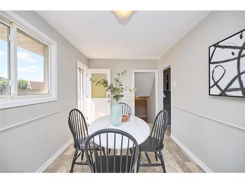 7405 Susan Crescent, Niagara Falls, ON - Indoor Photo Showing Dining Room