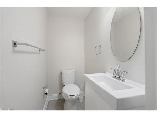 6139 Summer Street, Niagara Falls, ON - Indoor Photo Showing Bathroom