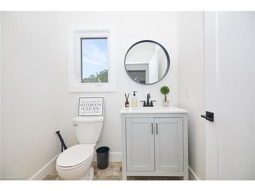 4286 Victoria Avenue, Lincoln, ON - Indoor Photo Showing Bathroom