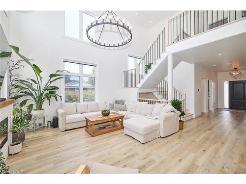 4286 Victoria Avenue, Lincoln, ON - Indoor Photo Showing Living Room