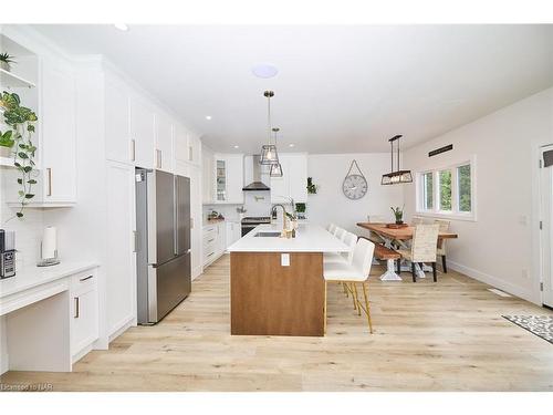 4286 Victoria Avenue, Lincoln, ON - Indoor Photo Showing Kitchen