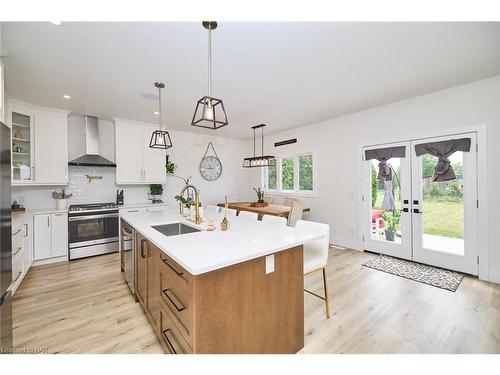 4286 Victoria Avenue, Lincoln, ON - Indoor Photo Showing Kitchen