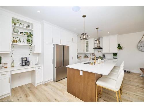 4286 Victoria Avenue, Lincoln, ON - Indoor Photo Showing Kitchen With Upgraded Kitchen