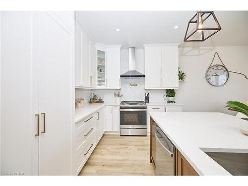 4286 Victoria Avenue, Lincoln, ON - Indoor Photo Showing Kitchen