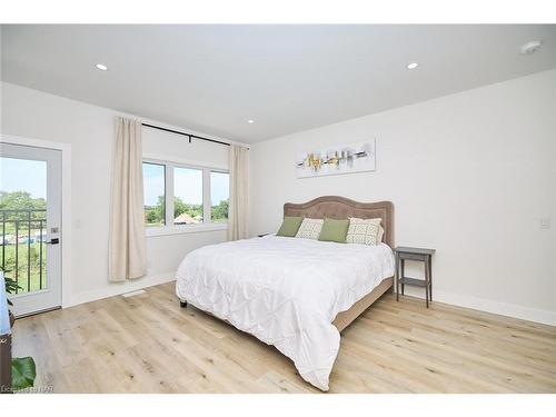 4286 Victoria Avenue, Lincoln, ON - Indoor Photo Showing Bedroom