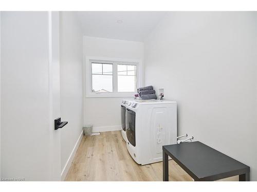 4286 Victoria Avenue, Lincoln, ON - Indoor Photo Showing Laundry Room