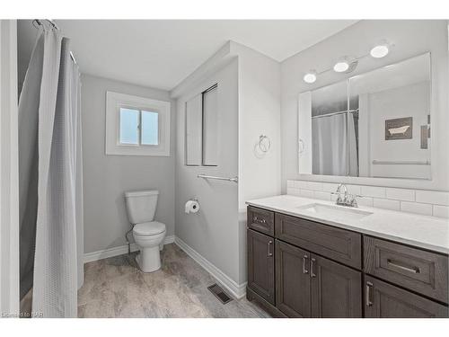 833 Lakeview Road, Fort Erie, ON - Indoor Photo Showing Bathroom