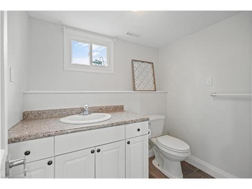 833 Lakeview Road, Fort Erie, ON - Indoor Photo Showing Bathroom