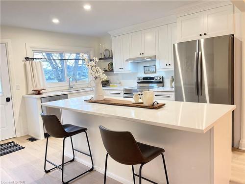 193 Lakewood Avenue, Fort Erie, ON - Indoor Photo Showing Kitchen